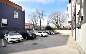 Lxxvii Apartment